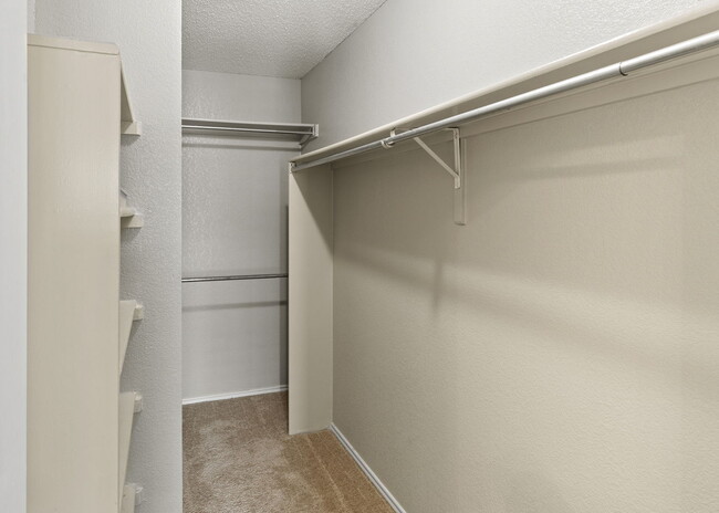 Building Photo - "Spacious 3-Bed Sanctuary with 2.5 Baths o...