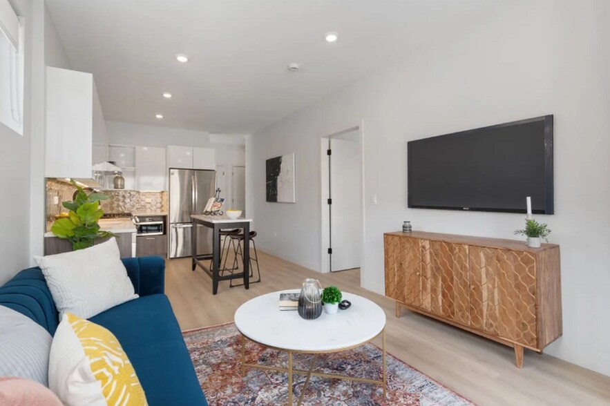 Building Photo - 948 W Sunnyside Ave