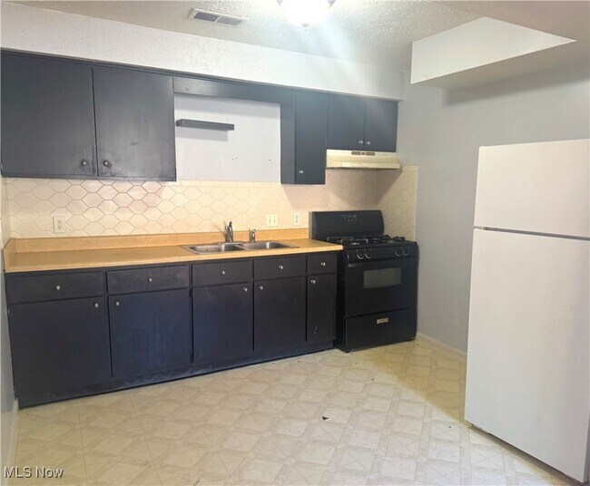 Building Photo - 1803 Cromwell Dr