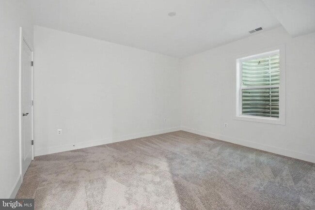 Building Photo - 5604 Clermont Dr