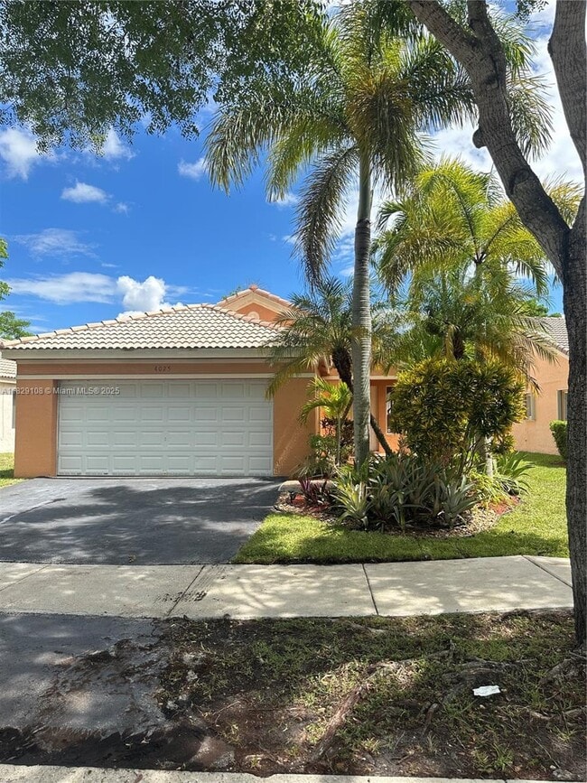 Building Photo - 4025 Pine Ridge Ln