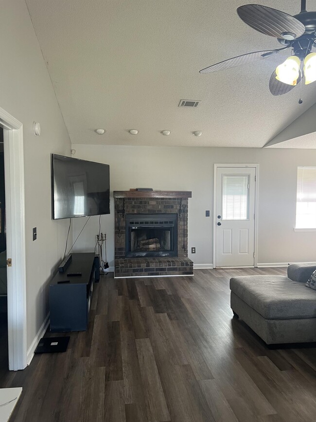 Building Photo - 822 Waterfield Dr