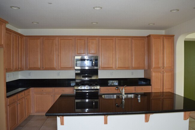 Building Photo - Spacious Home In Mountain House