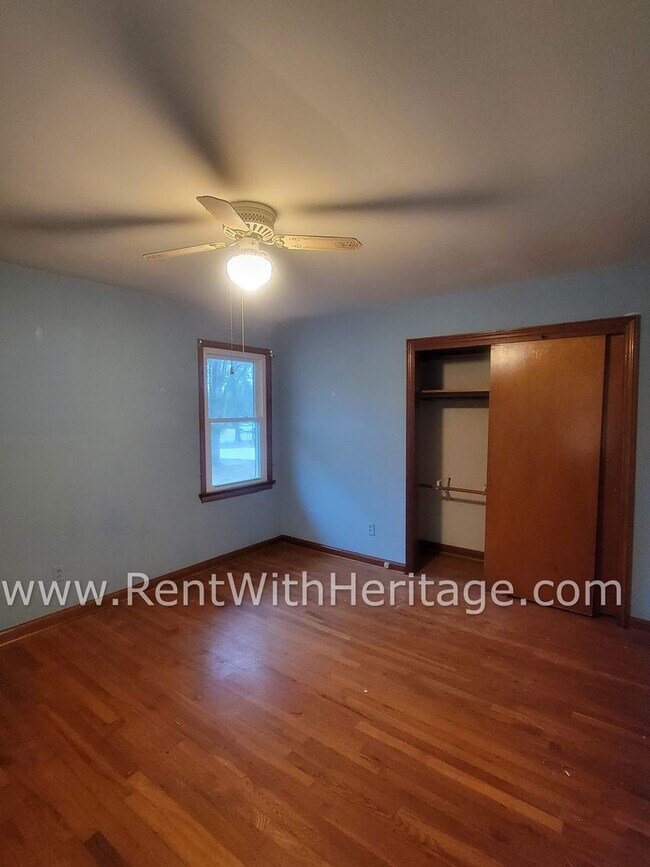 Building Photo - GRAMPA'S BUNGELOW - AWESOME BRICK RANCH WITH FULL UNFINISHED BASEMENT / GREAT LOCATION