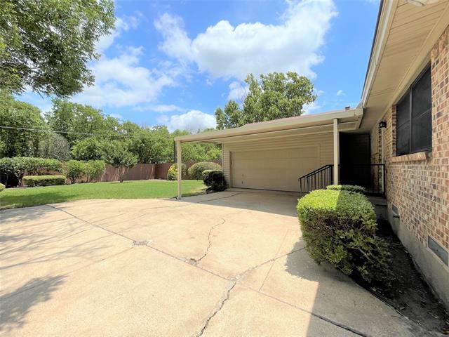 Building Photo - 2317 English Dr