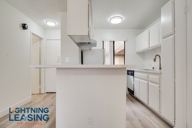 Building Photo - 6827 Whitsett Ave