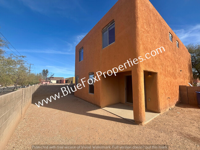 Building Photo - 3 Bedroom, 2.5 Bath Home in South Tucson