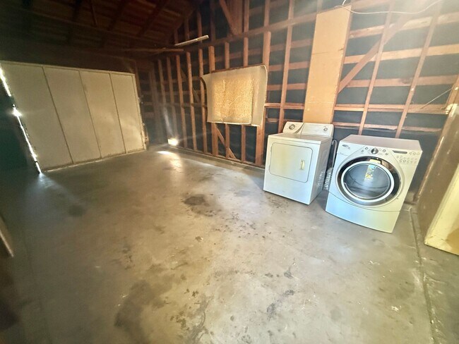 Building Photo - 604 Radcliffe Dr