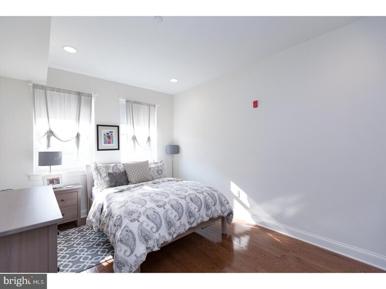 Building Photo - 1253 N Mascher St