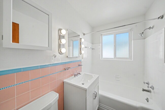 Building Photo - 1443 N Jasmine-