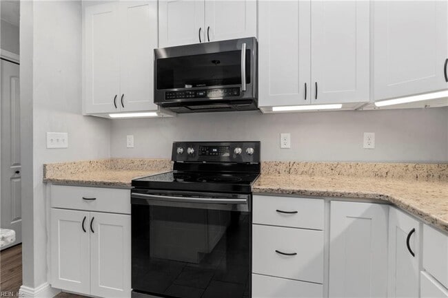 Building Photo - 1544 Crescent Pointe Ln