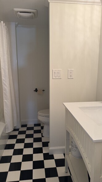 Building Photo - 951 De Soto Rd