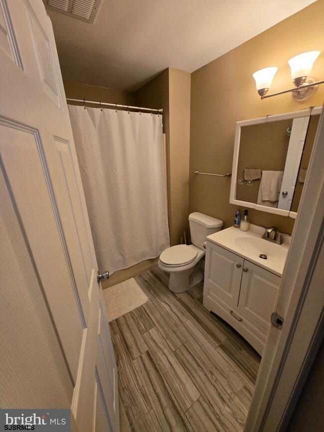 Building Photo - 10 Caravel Ct