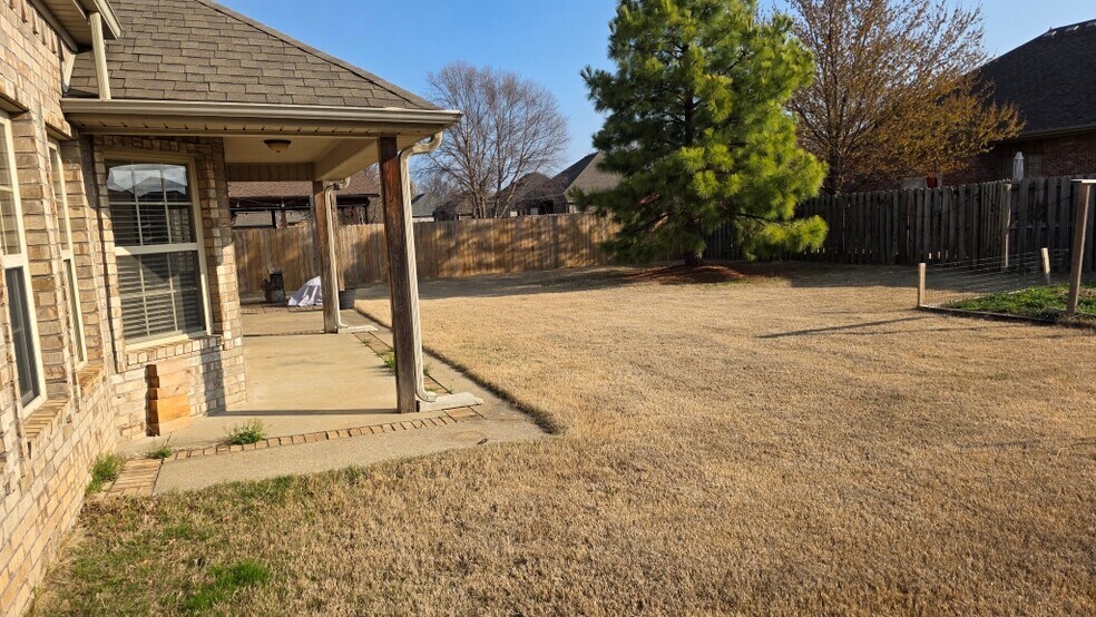 Building Photo - 3105 SW Pine Valley Rd