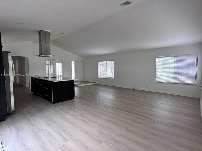 Building Photo - 547 Patio Village Way