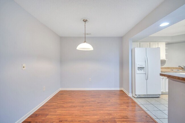 Building Photo - Stylish Condo On Hilton Head Island – Available Now!