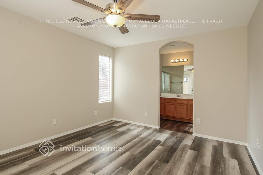 Building Photo - 15303 W Hope Dr