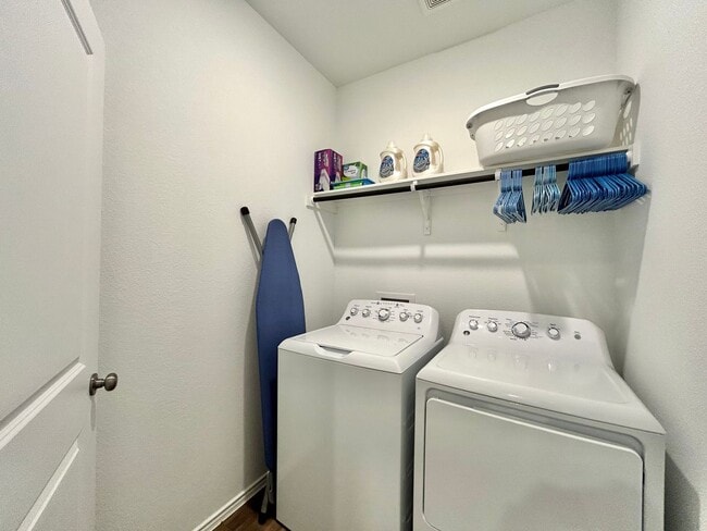 Building Photo - 3/BR 2/BA Home with Modern Comforts and a ...