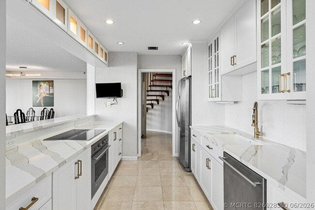 Building Photo - 3120 S Ocean Blvd