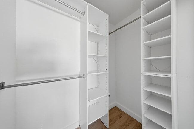 Building Photo - 3540 E Voltaire Dr