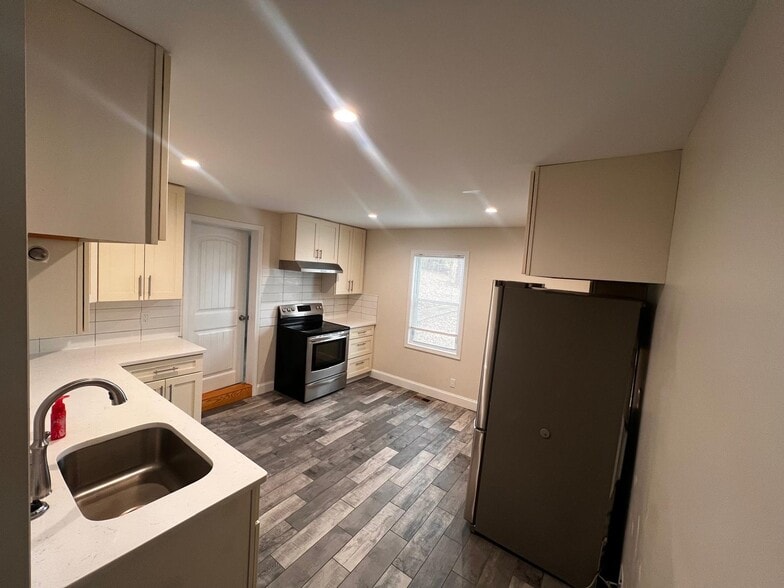 Building Photo - 613 Wallace Harris Ave