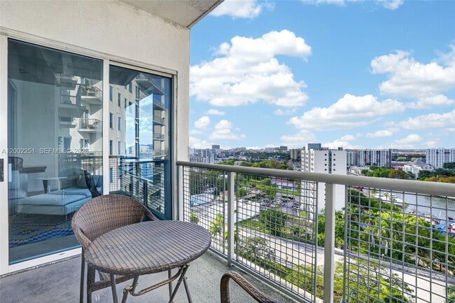 Building Photo - 10 SW South River Dr