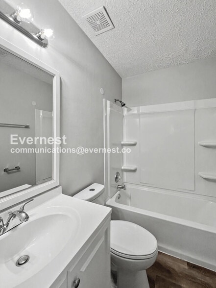 Building Photo - 1984 Custer Dr