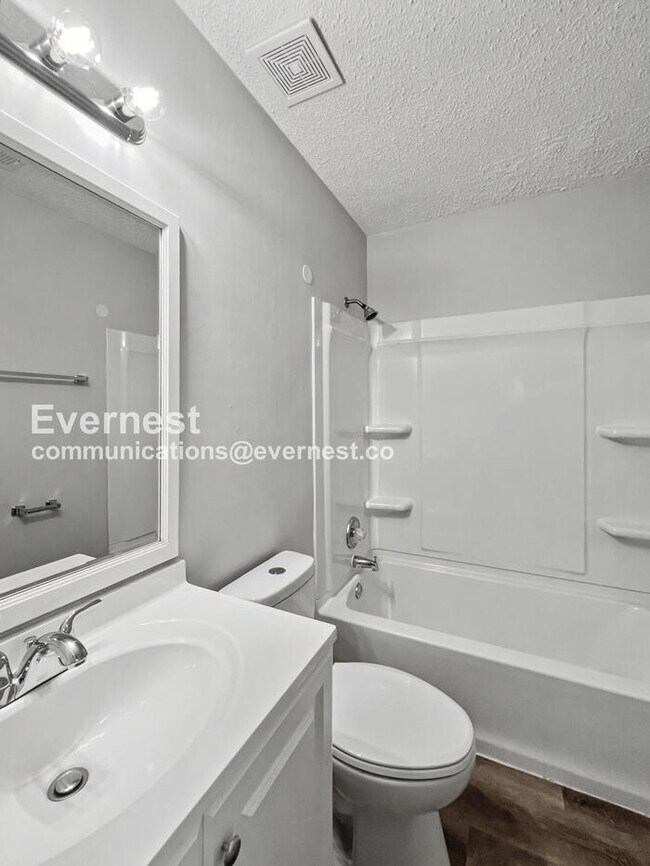 Building Photo - 1984 Custer Dr