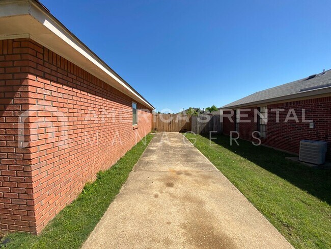 Building Photo - Home for rent in Montgomery!!! Available NOW!!!