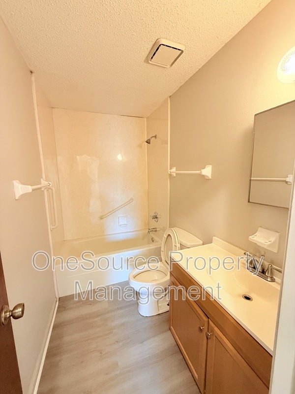 Building Photo - 123 S Ward St