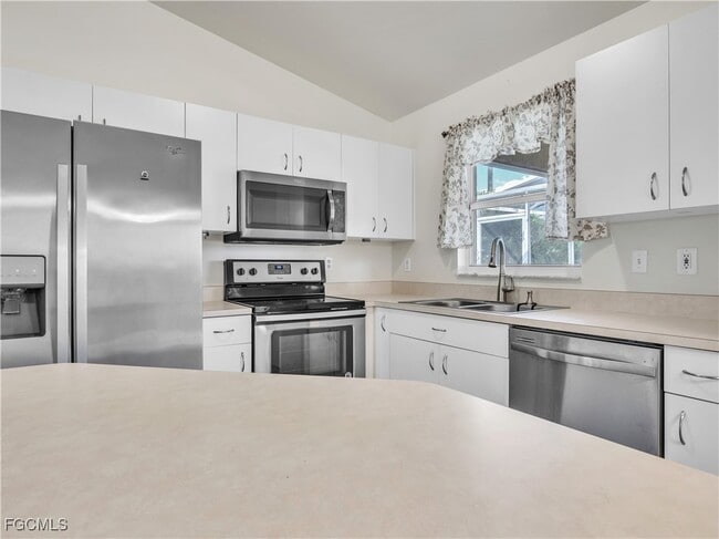 Building Photo - 1801 NE 22nd Ave