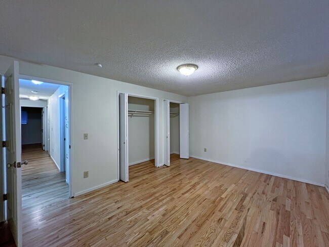 Building Photo - 4 bedroom 2.05 bath rambler on Kent's East...