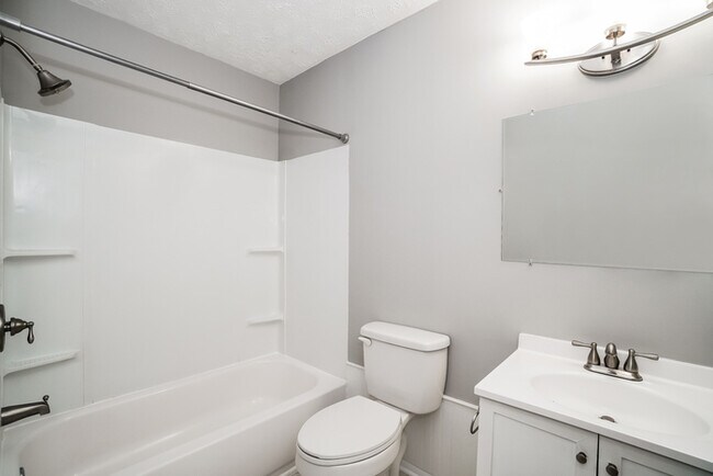 Building Photo - 1408 Lillian Ln