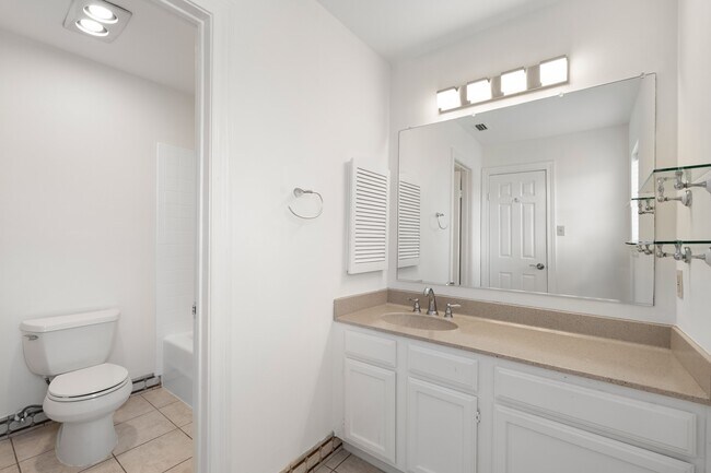 Building Photo - 600 Wilcrest Dr