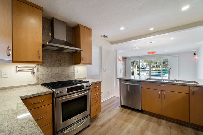 Building Photo - Stunning Waterfront Townhome in Huntington Beach!