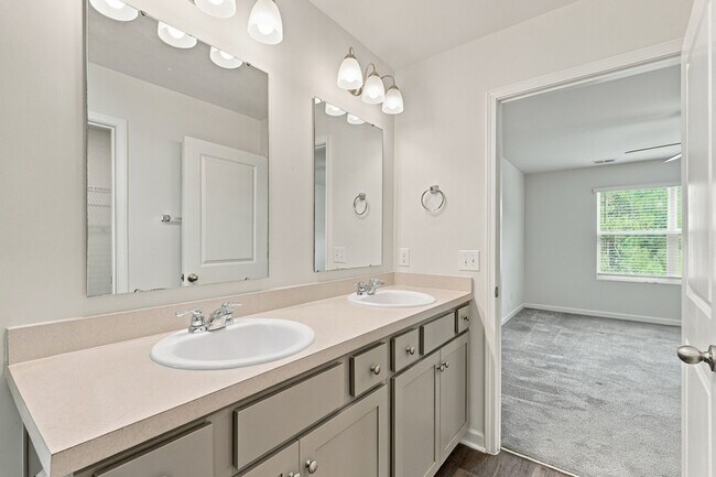 Building Photo - 100 Cotton Bluff Ct