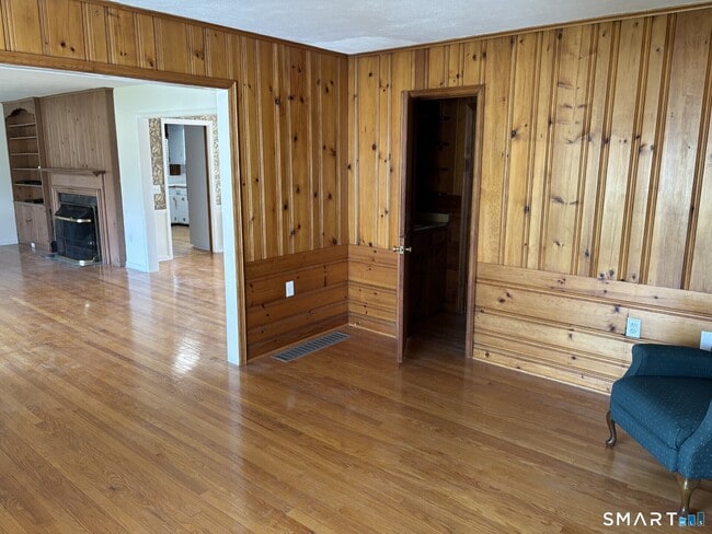 Building Photo - 16 Shorelands Dr