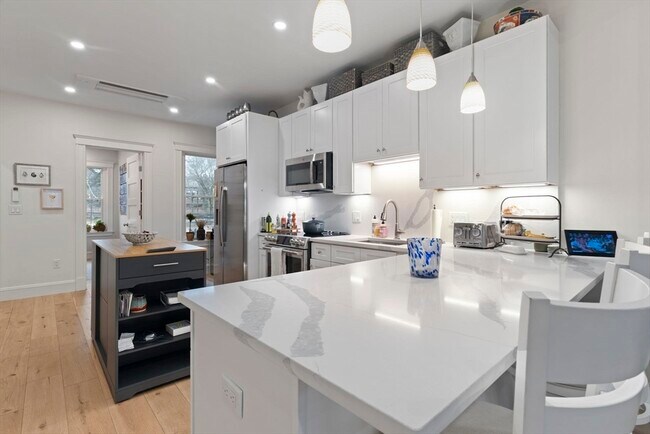 Building Photo - 1797 Beacon St