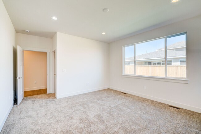 Building Photo - New Peaceful Retreat