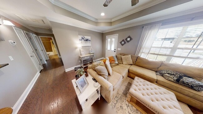 Building Photo - Precious and well kept home in Lundy West