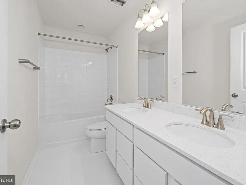 Building Photo - 635 Corbit Dr