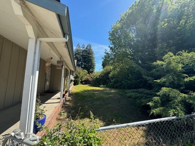 Building Photo - Beautiful 3 Bedroom, 1.5 Bath Home Available Soon!