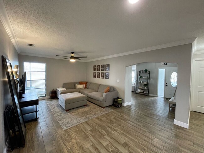 Building Photo - 5108 Ravensdale Way