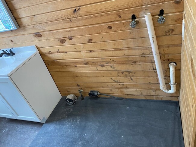 Building Photo - 5 Bed 1.5 Bath Single Family Home in Wausau