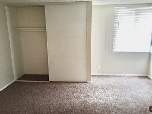 Building Photo - Great 2 bed 2 bath Condo in San Pablo Gate...