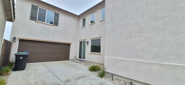 Building Photo - Tastefully Done & Stunning Place to Call Home