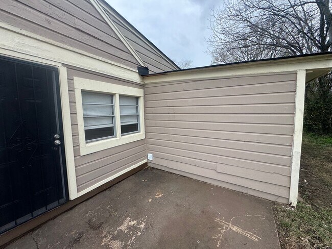 Building Photo - 1895 S Lauderdale St