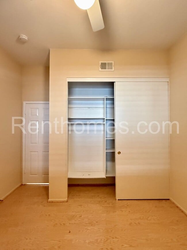 Building Photo - 10384 Barrywood Way