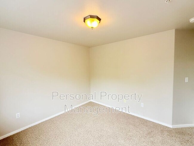Building Photo - 105 S 2nd Pl