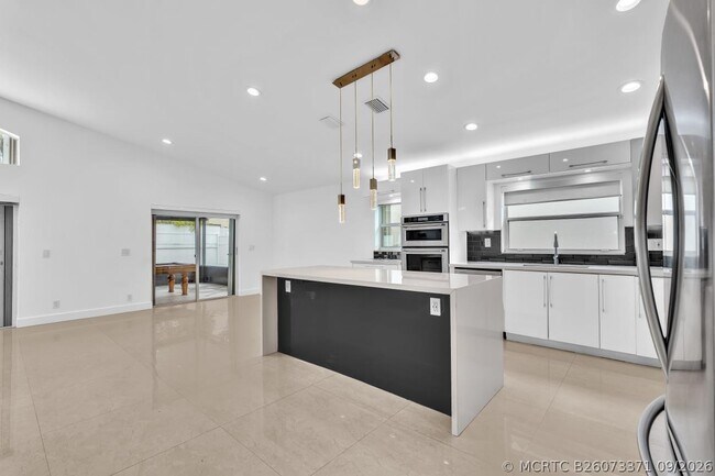 Building Photo - 3307 SW 49th St
